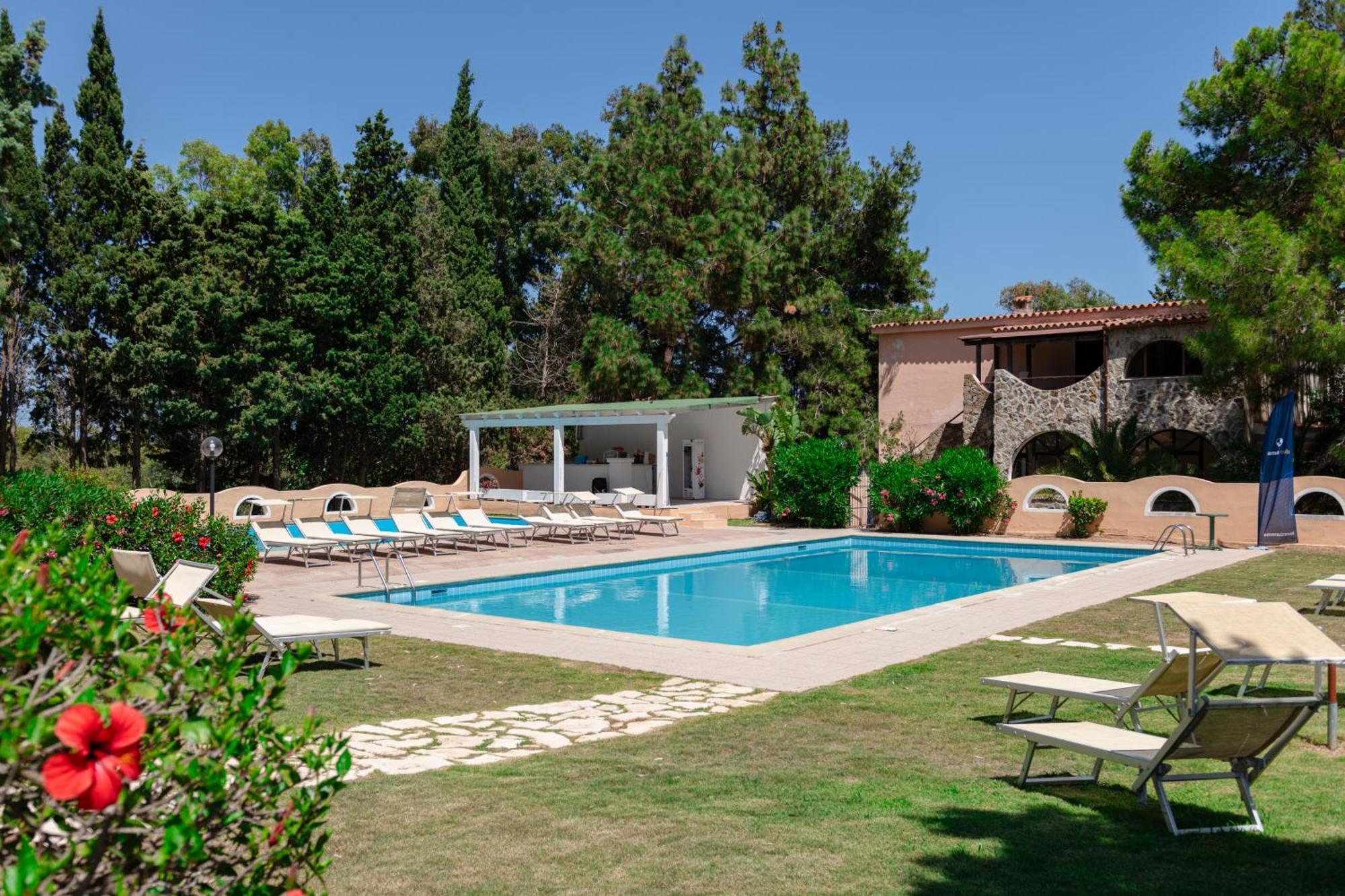 Отель Amareclub Rocca Dorada Санта-Маргерита-ди-Пула Экстерьер фото