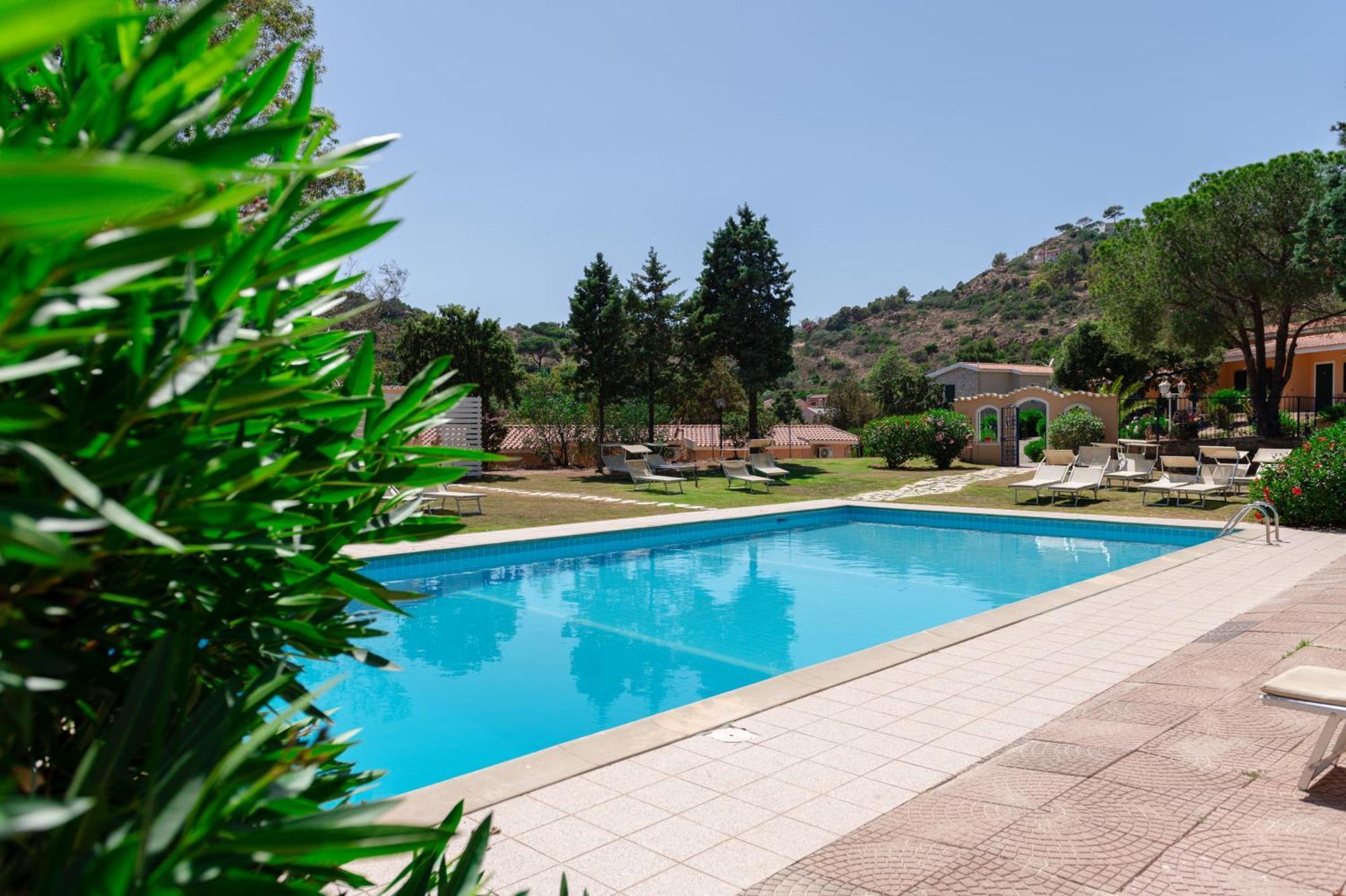 Отель Amareclub Rocca Dorada Санта-Маргерита-ди-Пула Экстерьер фото